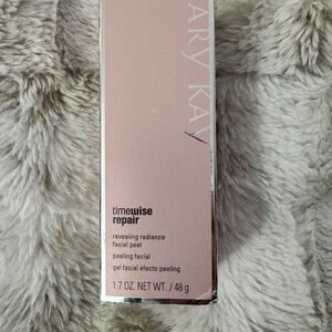 Mary Kay Radiance Facial Peel in Pink and Silver